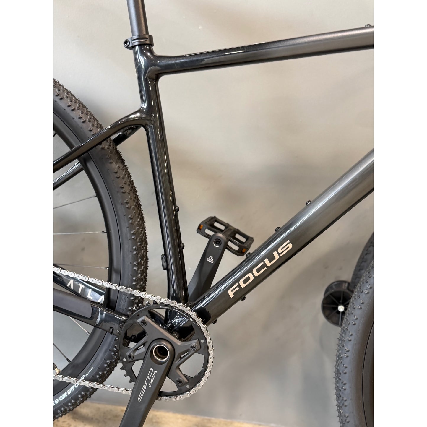 FOCUS Atlas 6.7 Bike Steelgrey Diamondblack Medium