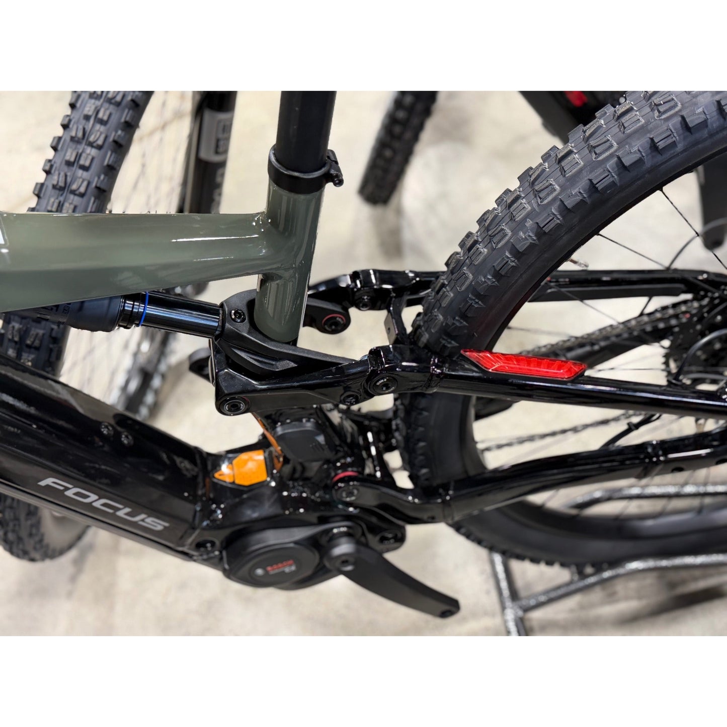 FOCUS THRON² 6.7 Bike 600Wh Urbangreen