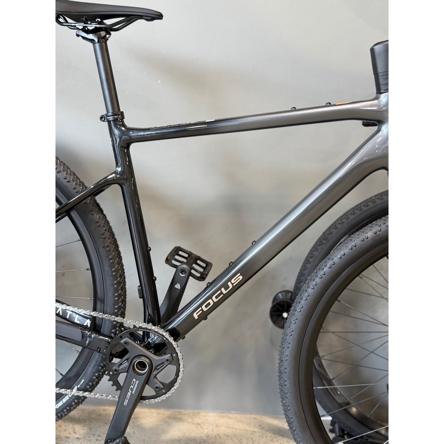 FOCUS Atlas 6.7 Bike Steelgrey Diamondblack Medium
