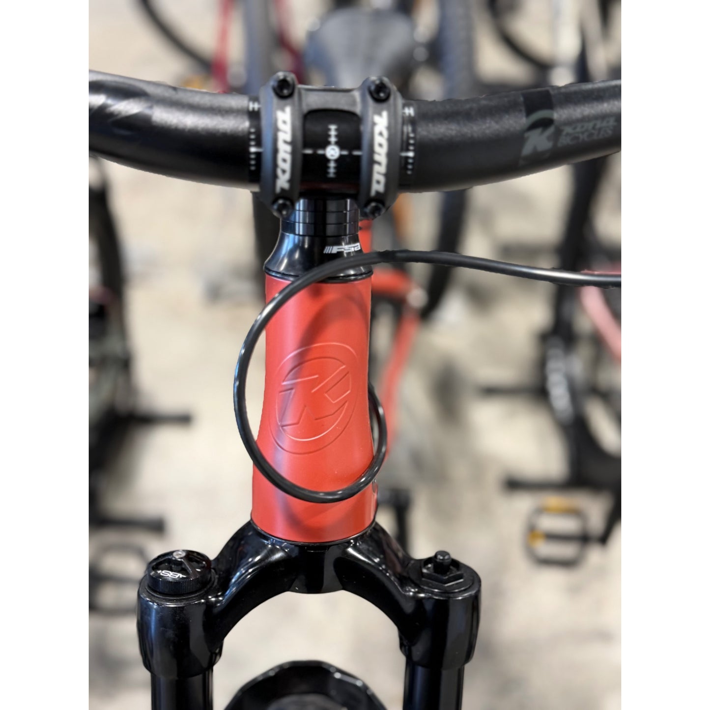 KONA Shonky Bike Bloodstone SHORT