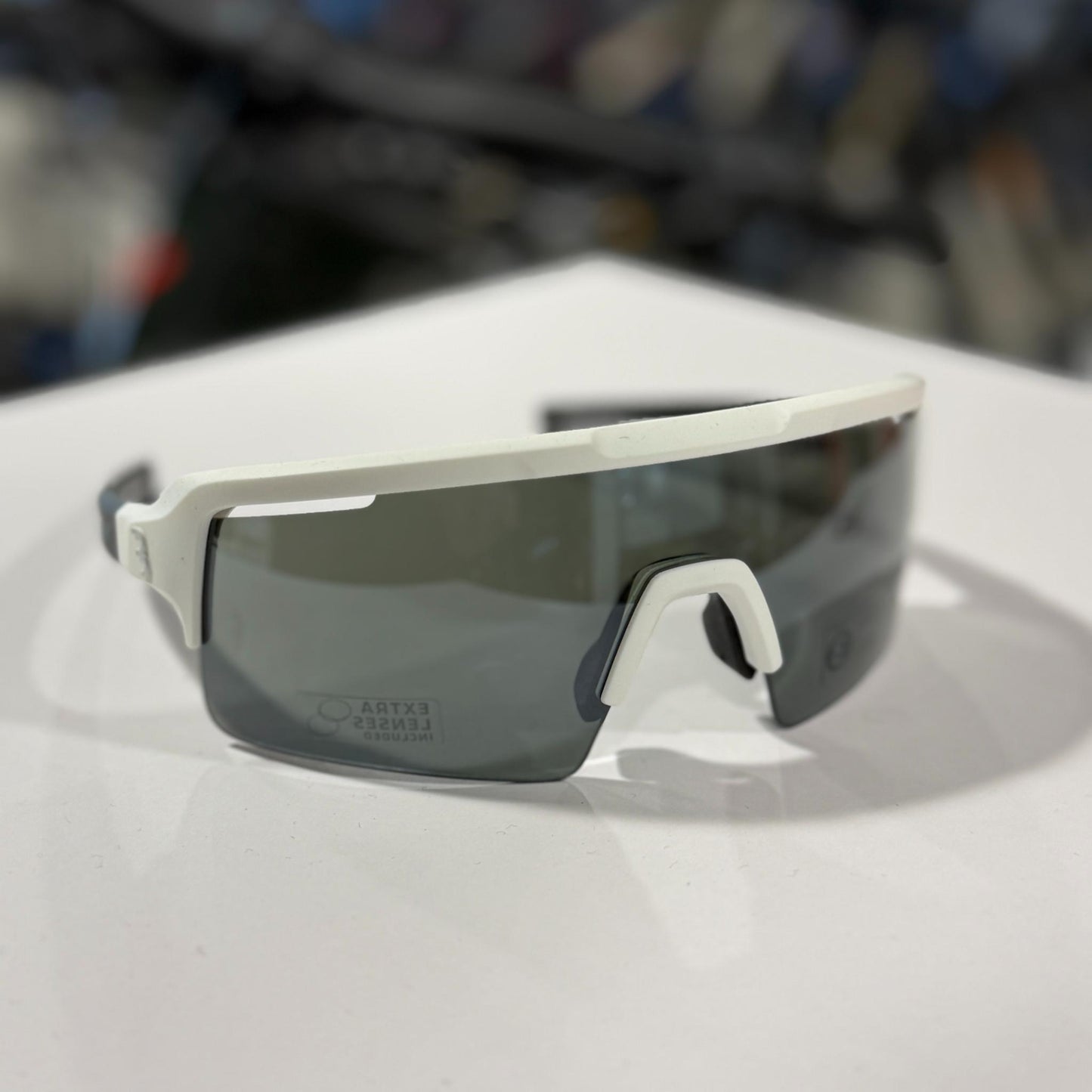 BBB Fuse Sportglasses Matt White/Black Pcsmoke Flash Mirror