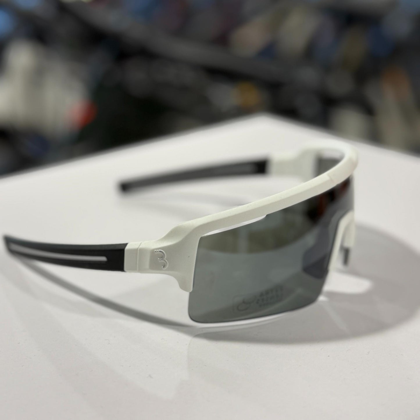 BBB Fuse Sportglasses Matt White/Black Pcsmoke Flash Mirror